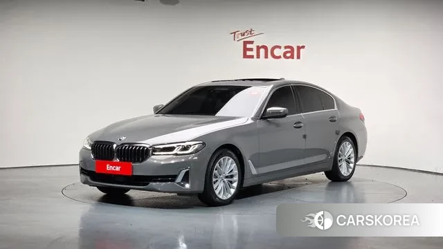 BMW 5 Series (G30) 2022 Серебристо-серый из Кореи