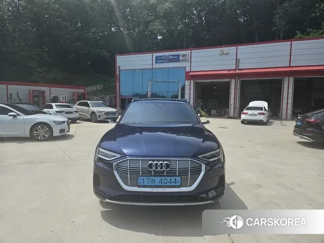 Audi e-Tron 2020 Синий из Кореи