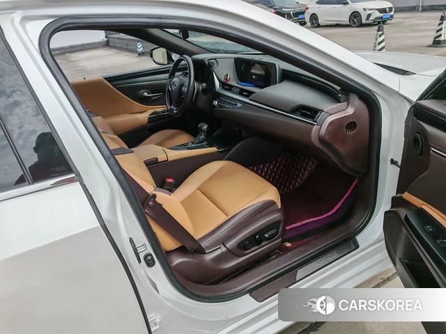 Lexus ES 2021 Белый из Китая