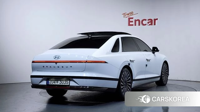 Hyundai Grandeur Hybrid (GN7) 2023 Белый из Кореи