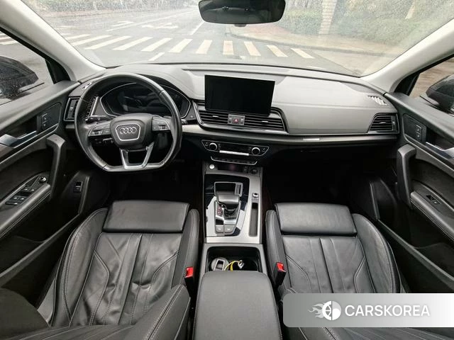Audi Q5L 2022 Темно-серый из Китая