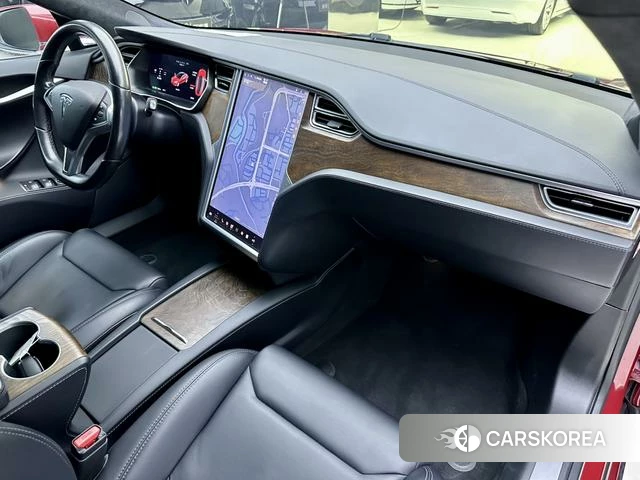 Tesla Model S 2018 Красный из Китая