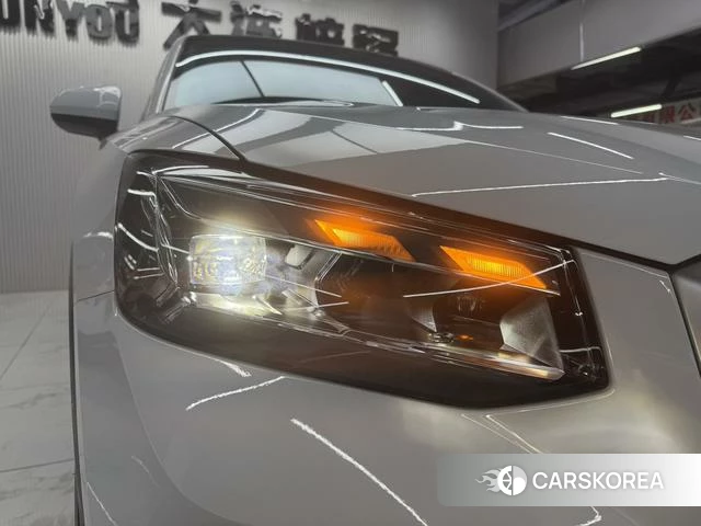 Audi Q2L 2023 Белый из Китая
