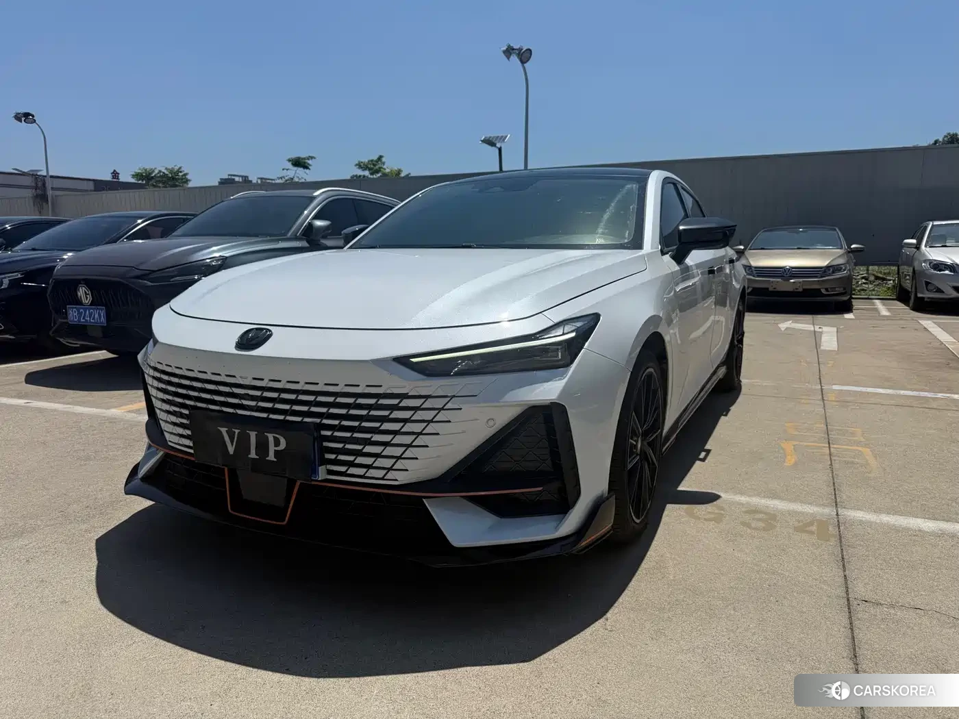 Chang'an UNI-V 2023 Белый из Китая