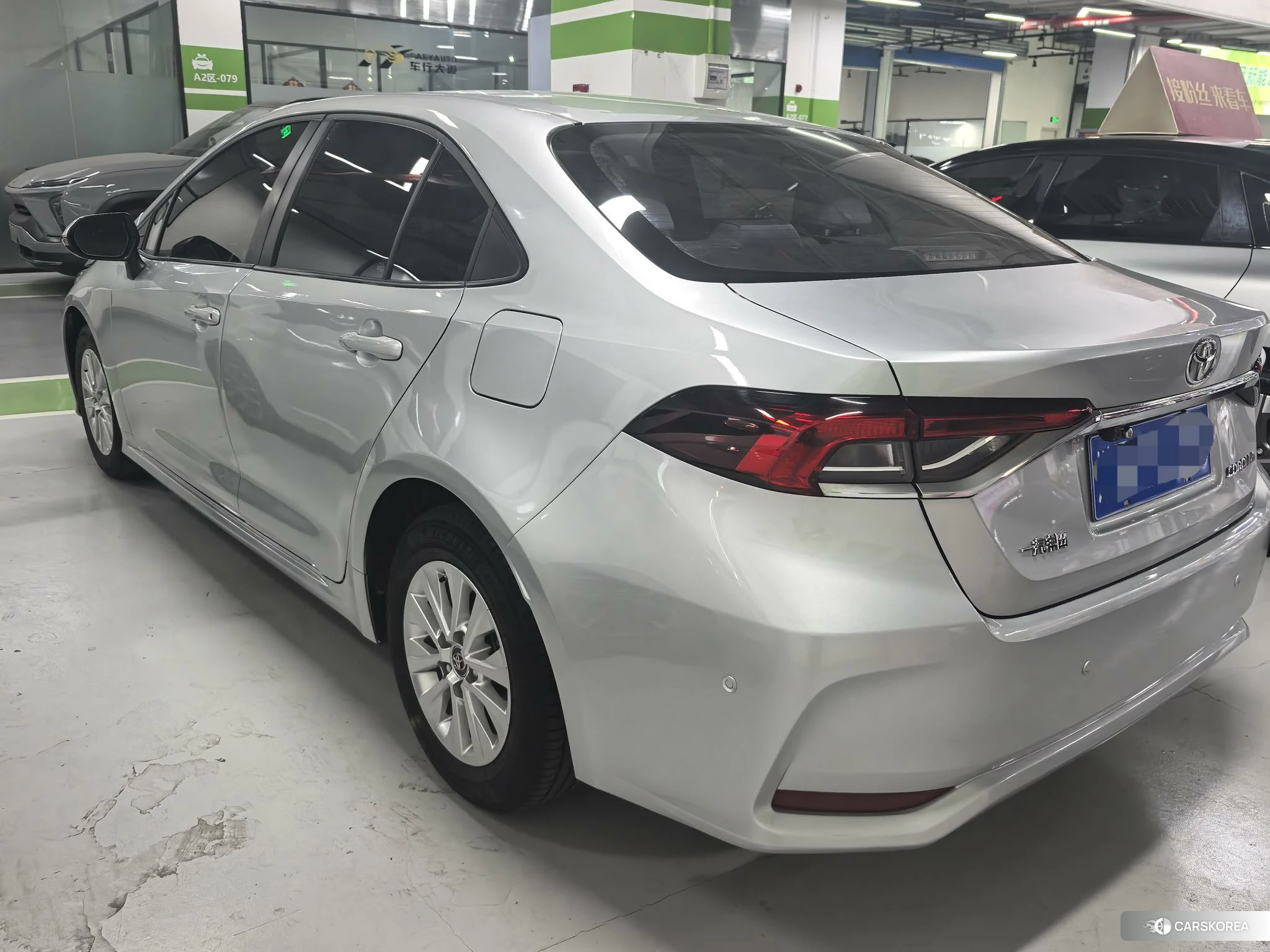 Toyota Corolla 2022 Серебристо-серый из Китая