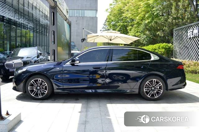 BMW 5 series 2024 Черный из Китая