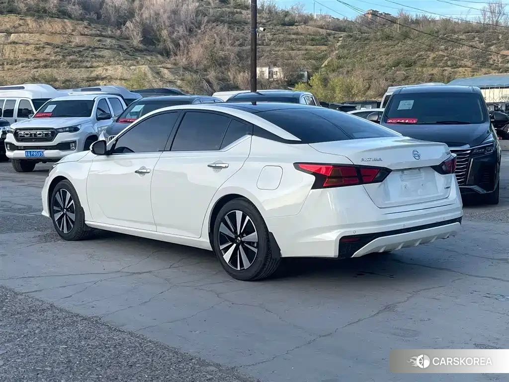 Nissan Altima 2022 Белый из Китая