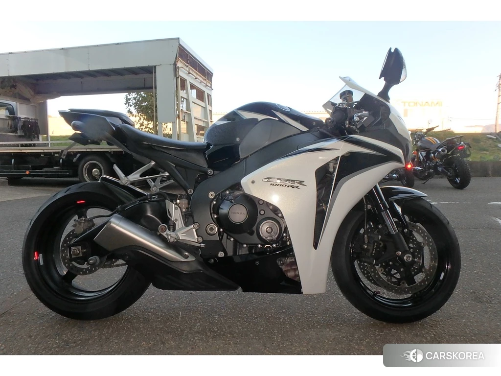 Проданный Honda CBR1000RR 2010 из Японии, фото 2