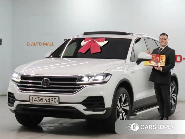 Volkswagen Touareg 3rd generation 2020 Белый из Кореи