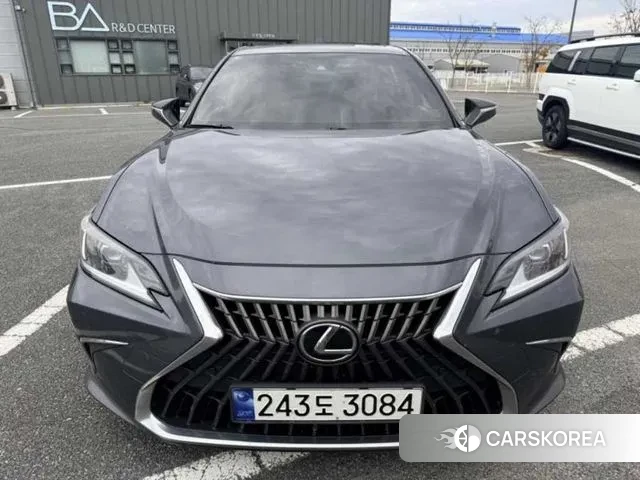 Lexus ES300h 7th generation 2023 Серый из Кореи