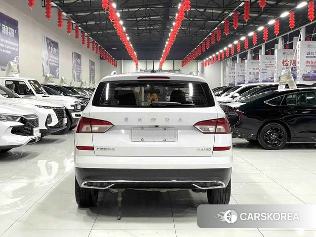 Skoda Komick 2023 Белый из Китая