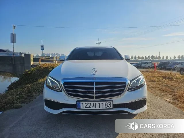 Mercedes-Benz E-Class W213 2019 Белый из Кореи
