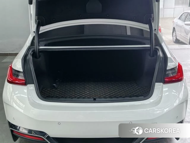BMW i3 2024 Белый из Китая