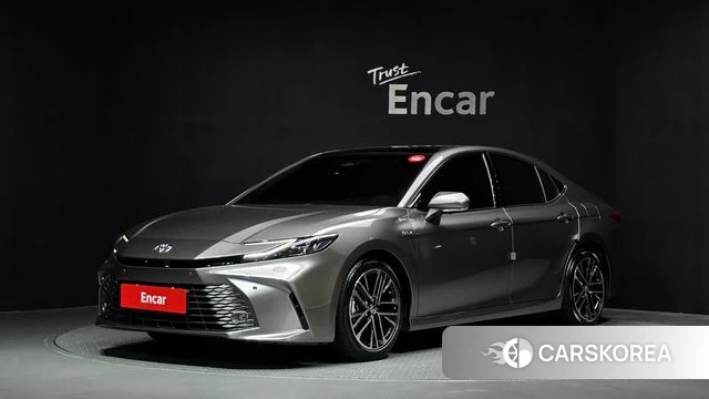 Toyota Camry (XV80) 2025 Серебристо-серый из Кореи
