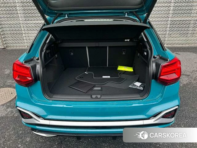 Audi Q2L 2024 Синий из Китая