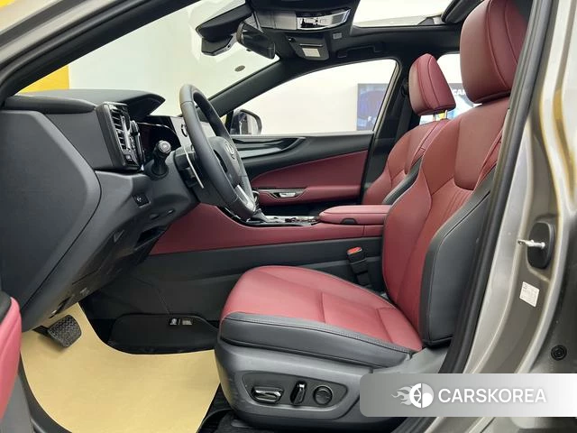 Lexus NX 2025 Серебристо-серый из Китая