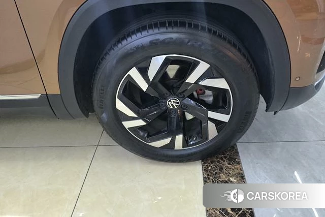 Volkswagen Tourang 2022 Оранжевый из Китая