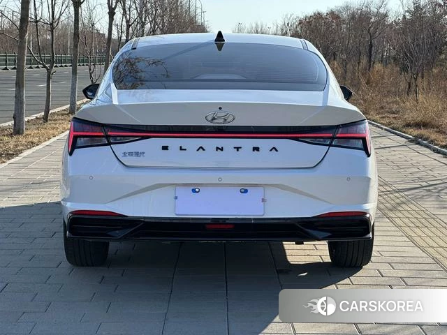 Hyundai Elantra 2022 Белый из Китая