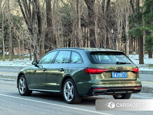 Audi A4 (import) 2023 Зеленый из Китая