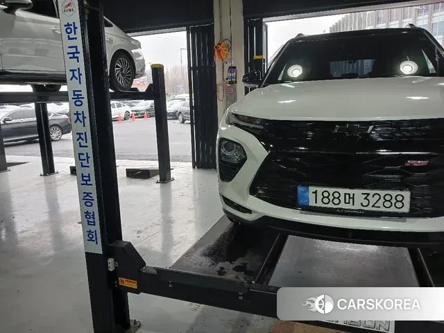 Chevrolet (GM Daewoo) Trailblazer 2023 Белый из Кореи