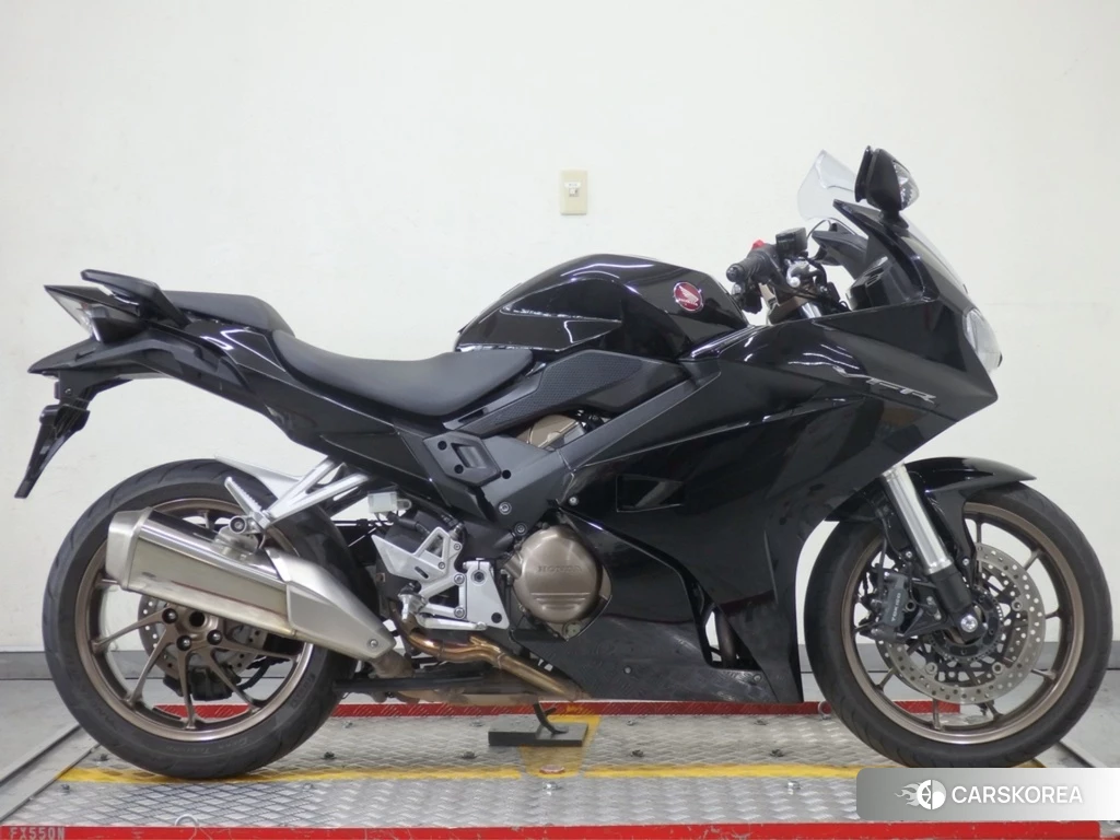 Проданный Honda VFR800F 2018 из Японии