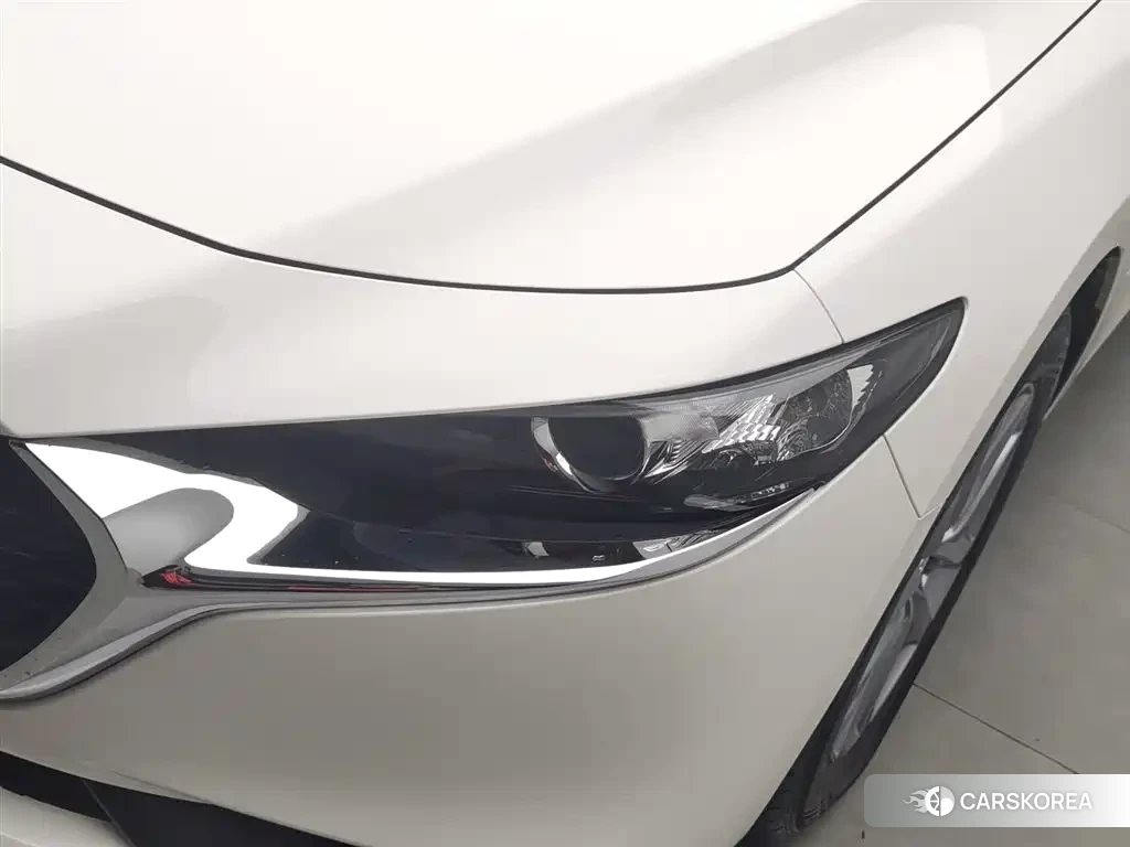 Mazda 3 2023 Белый из Китая