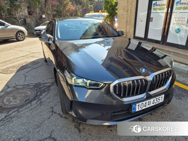 BMW 5 Series (G60) 2023 Серый из Кореи