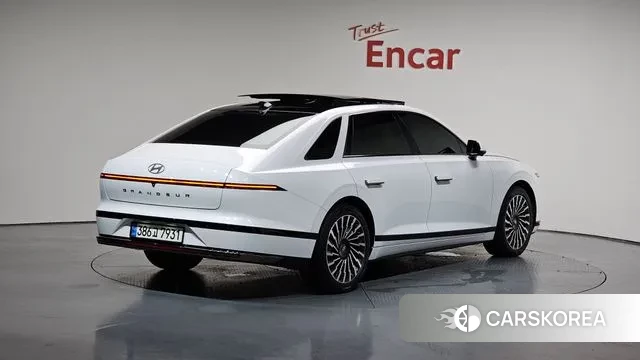 Hyundai Grandeur Hybrid (GN7) 2023 Белый из Кореи