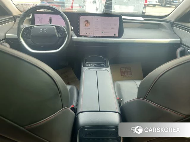 Xiaopeng Motors Xiaopeng P7 2022 Серебристо-серый из Китая