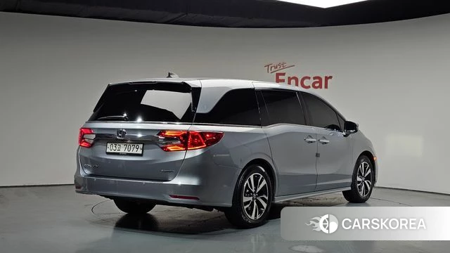 Honda Odyssey 2018 Серебристо-серый из Кореи