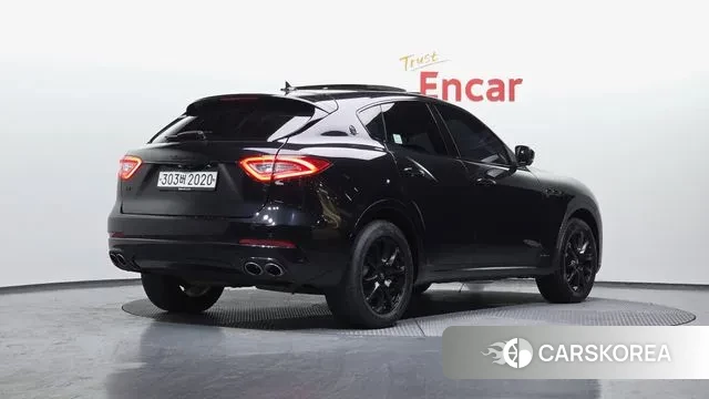 Maserati Levante 2019 Черный из Кореи