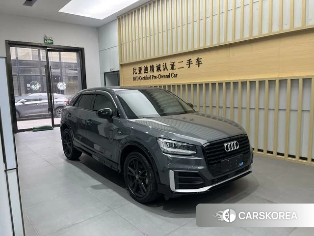 Audi Q2L 2020 Темно-серый из Китая
