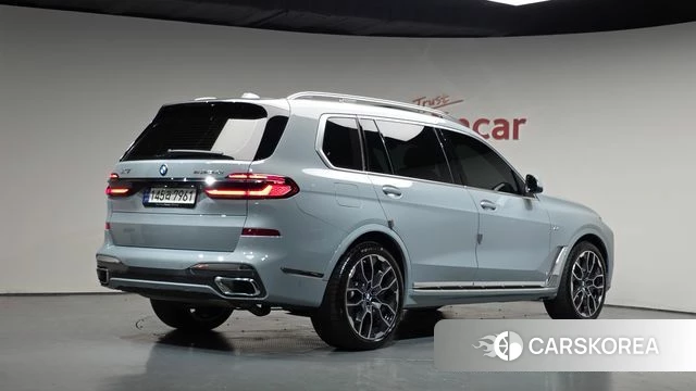 BMW X7 (G07) 2023 Небесно-голубой из Кореи