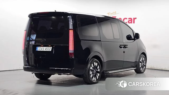 Hyundai Staria 2025 Черный из Кореи