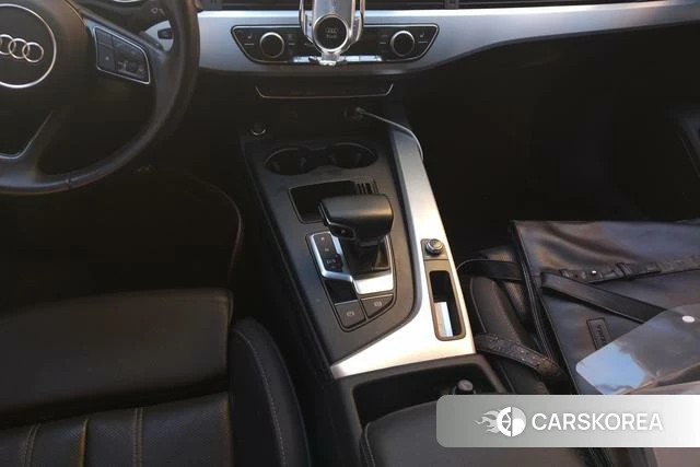 Audi A4L 2022 Белый из Китая