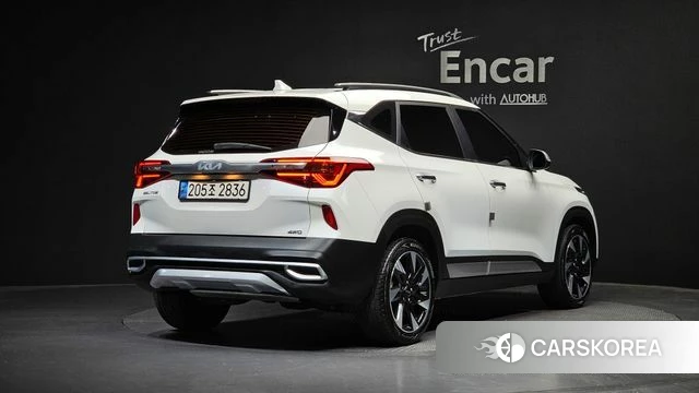 Kia Seltos 2022 Белый из Кореи