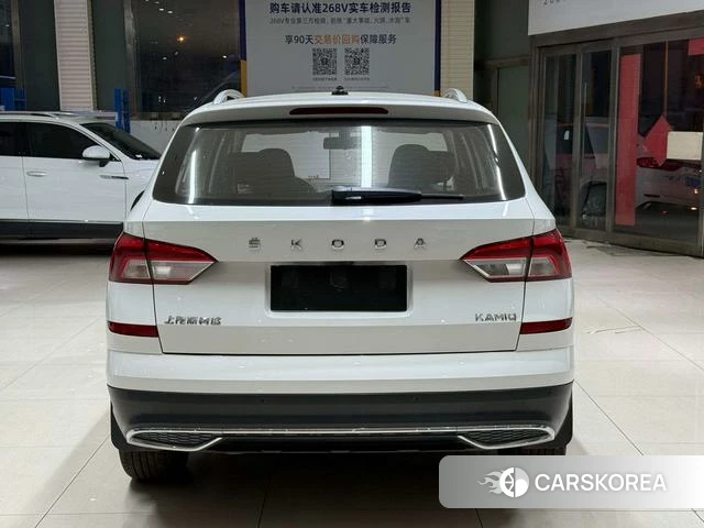 Skoda Komick 2022 Белый из Китая