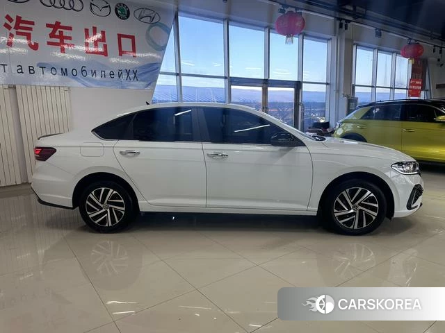 Volkswagen Lavida 2022 Белый из Китая
