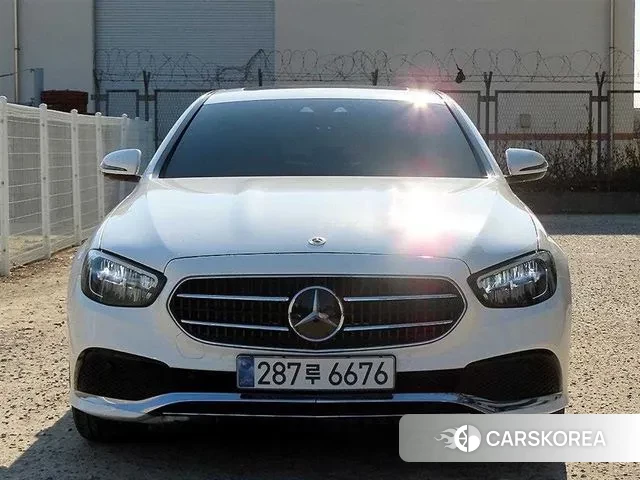 Mercedes-Benz E-Class W213 2021 Белый из Кореи