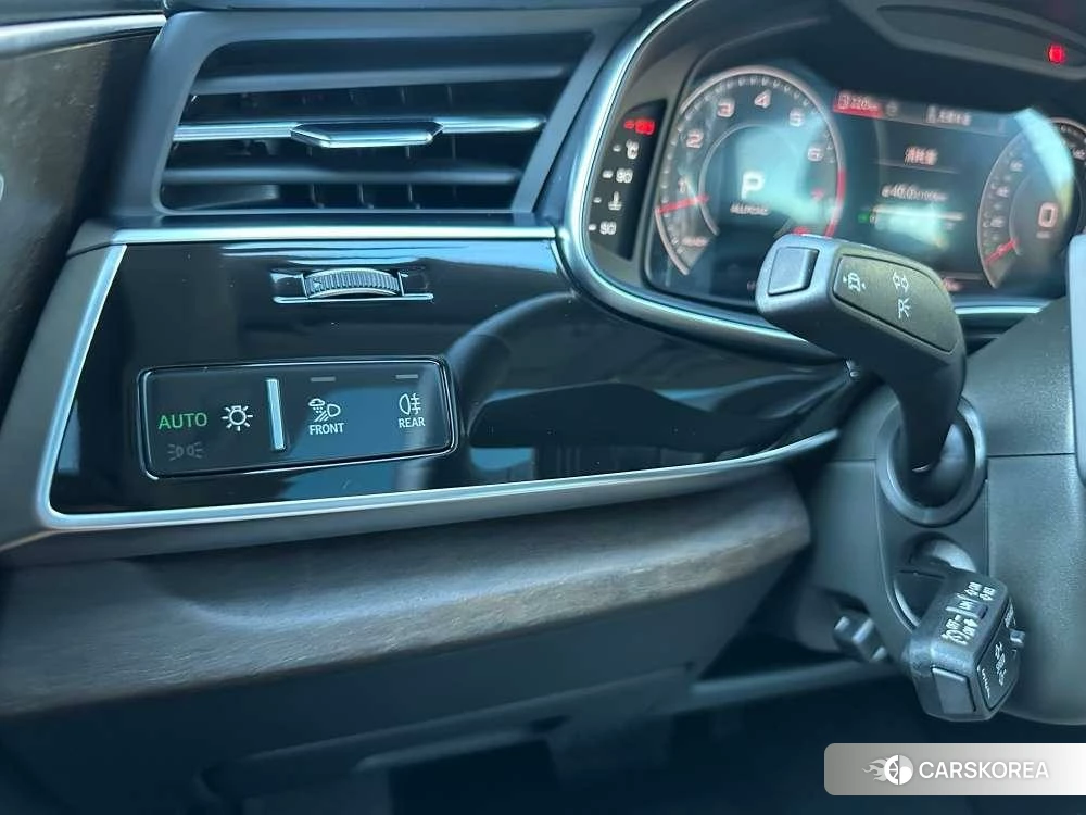 Audi Q7 2026 Черный из Китая
