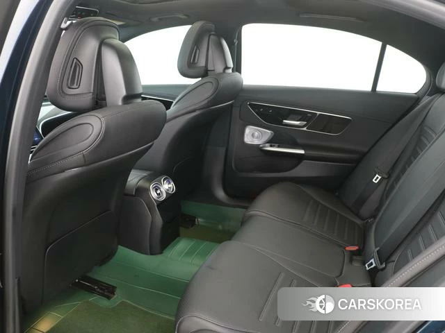 Mercedes-Benz Class C 2023 Зеленый из Китая