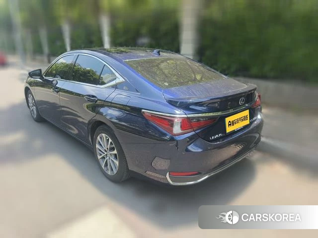Lexus ES 2022 Синий из Китая