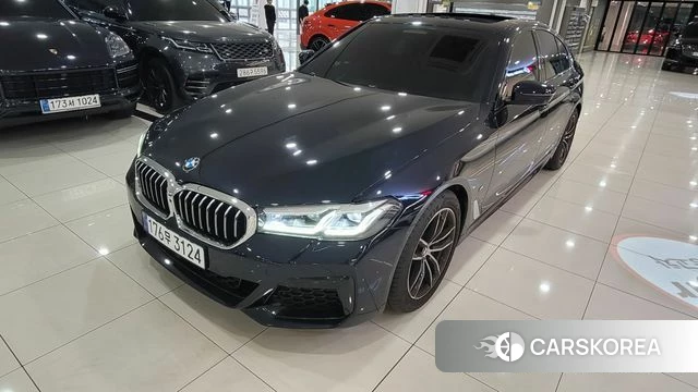 BMW 5 Series (G60) 2023 Черный из Кореи