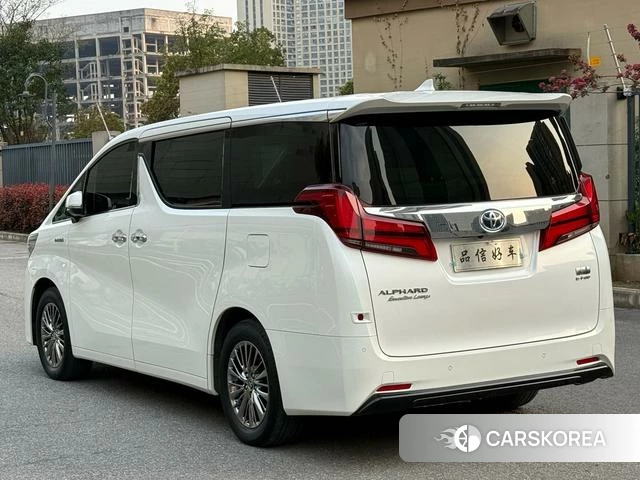 Toyota Elfa 2023 Белый из Китая