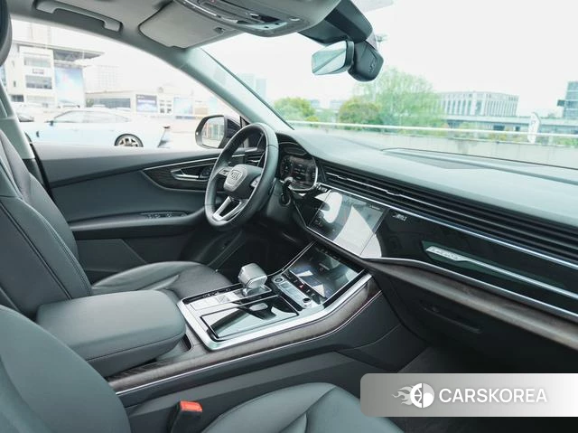 Audi Q8 2022 Черный из Китая