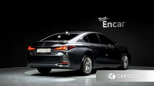 Lexus ES300h 7th generation 2023 Серый из Кореи