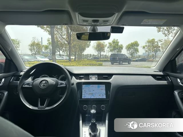 Skoda Octavia 2021 Белый из Китая