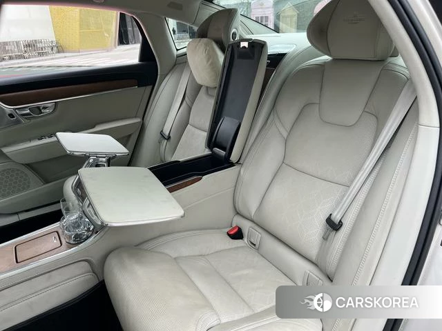 Volvo S90 PHEV 2019 Серебристо-серый из Китая