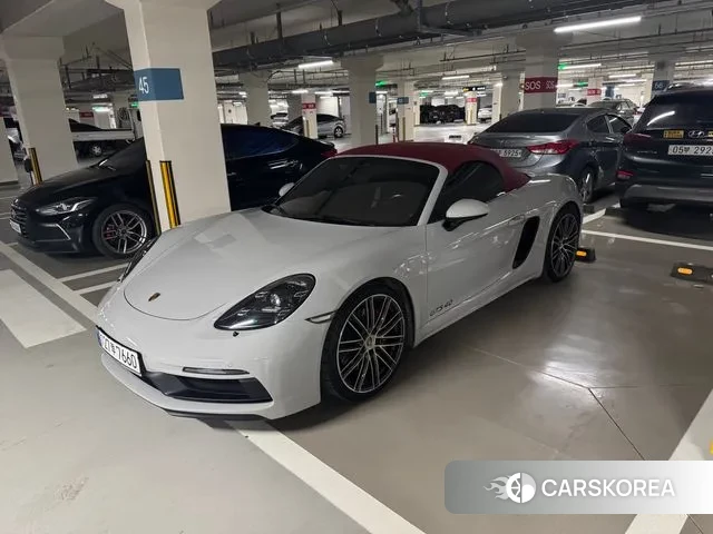 Porsche 718 Boxster 2022 Серебристо-серый из Кореи