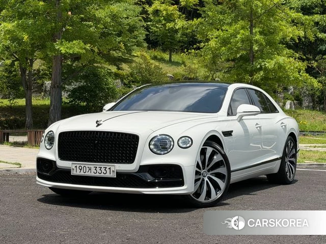 Bentley Flying Spur 3rd Generation 2023 Белый из Кореи